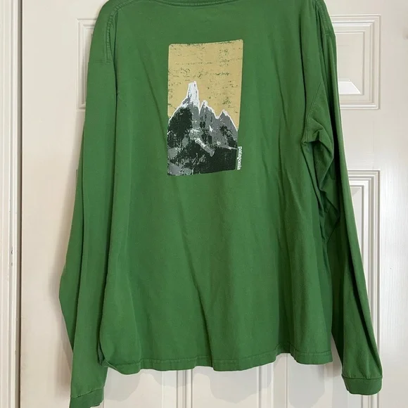 Patagonia Forest Green Crewneck Long Sleeve Unisex Tshirt - Picture 3 of 6